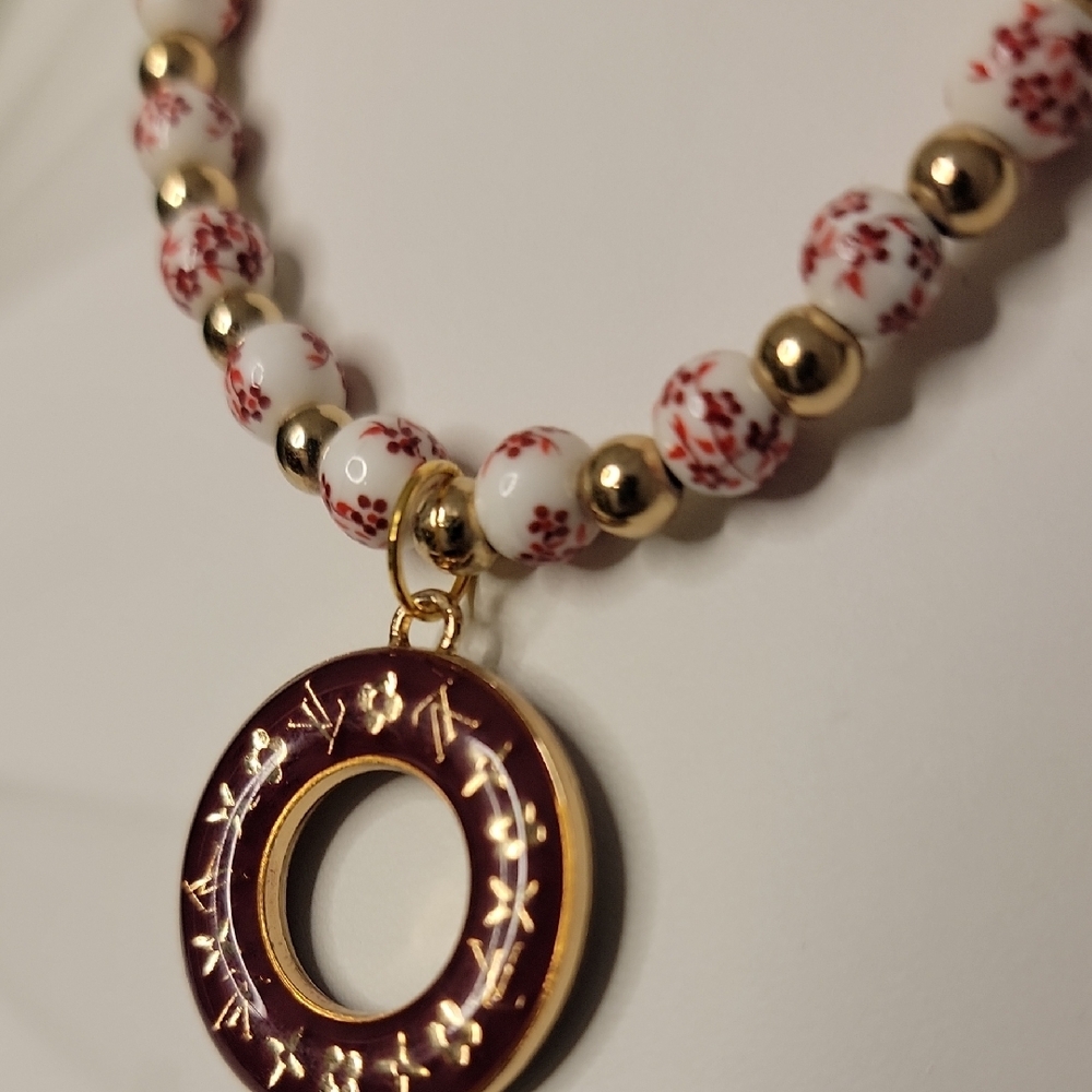 Floral Elegant Burgundy Beaded Necklace with LV Donut - Picture 5 of 10